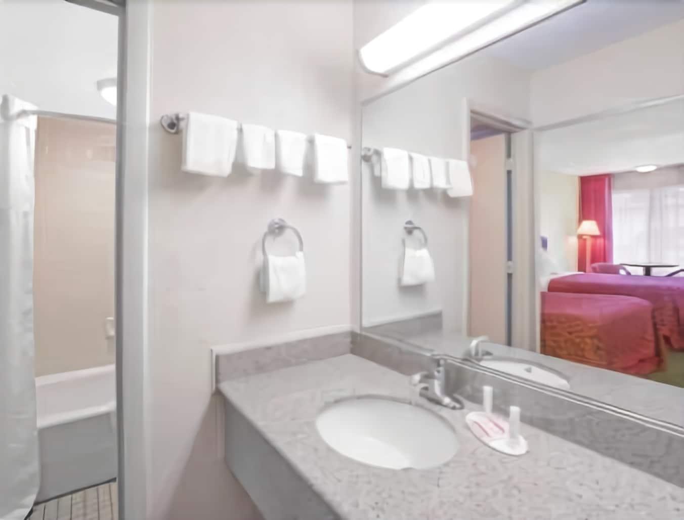 Days Inn By Wyndham Wilmington / University מראה חיצוני תמונה