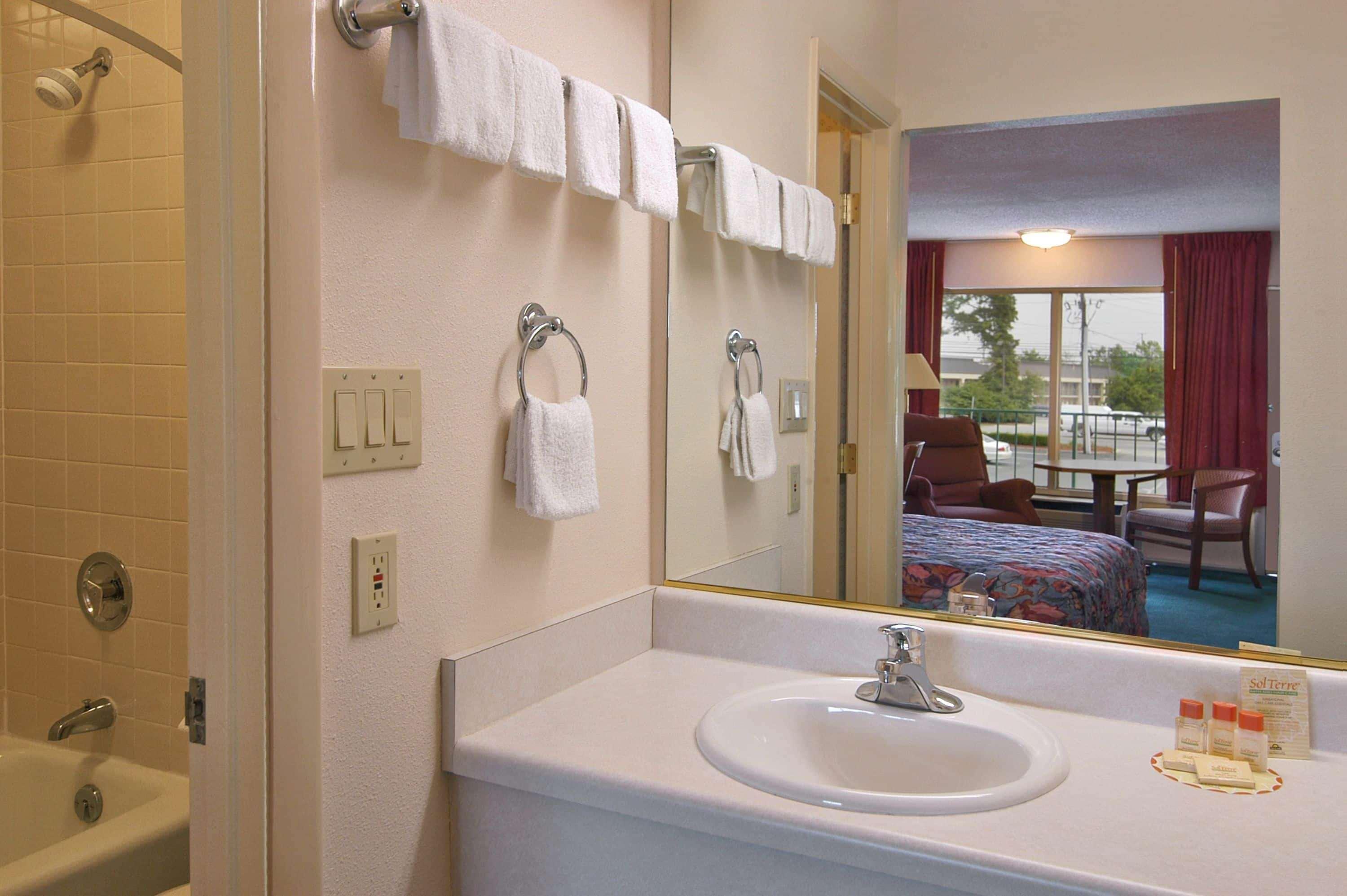 Days Inn By Wyndham Wilmington / University מראה חיצוני תמונה