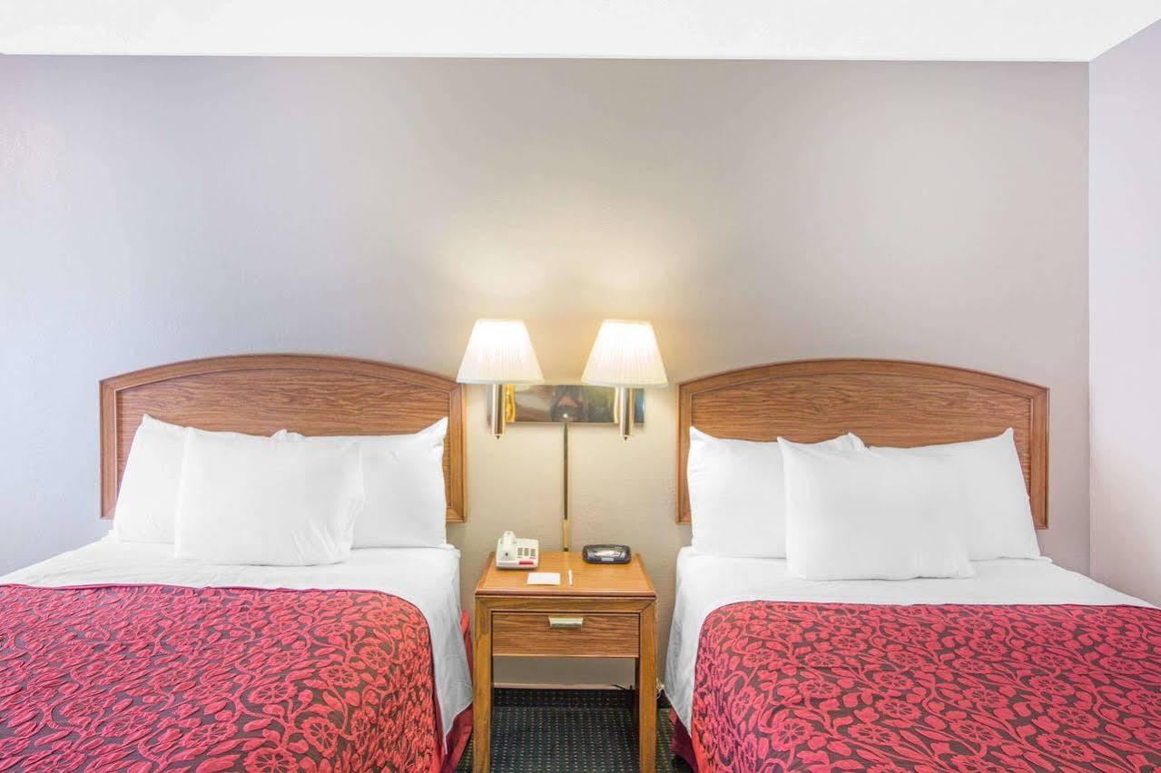 Days Inn By Wyndham Wilmington / University מראה חיצוני תמונה