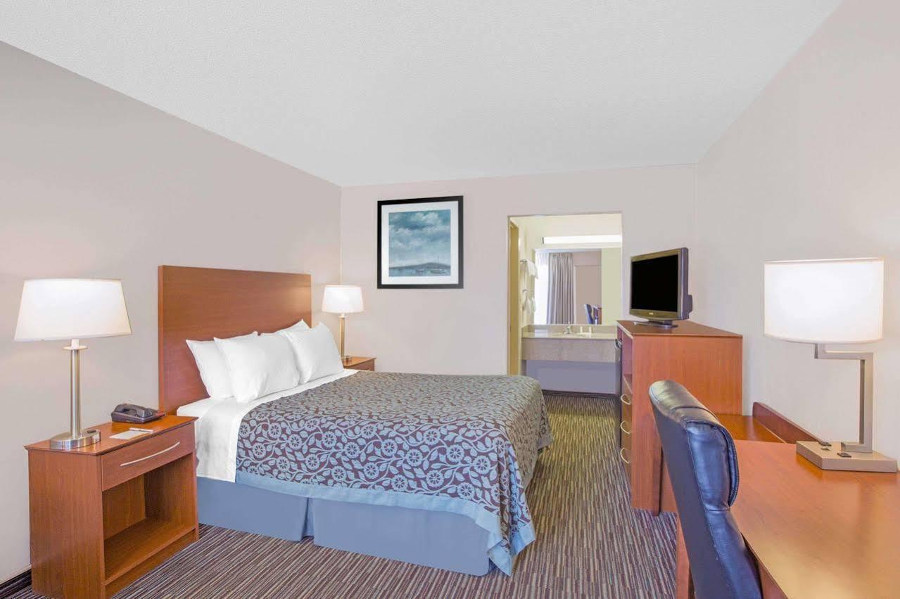 Days Inn By Wyndham Wilmington / University מראה חיצוני תמונה